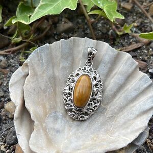 NIB Tiger's Eye Solitaire Pendant in Platinum Over Copper with Magnet Therapy